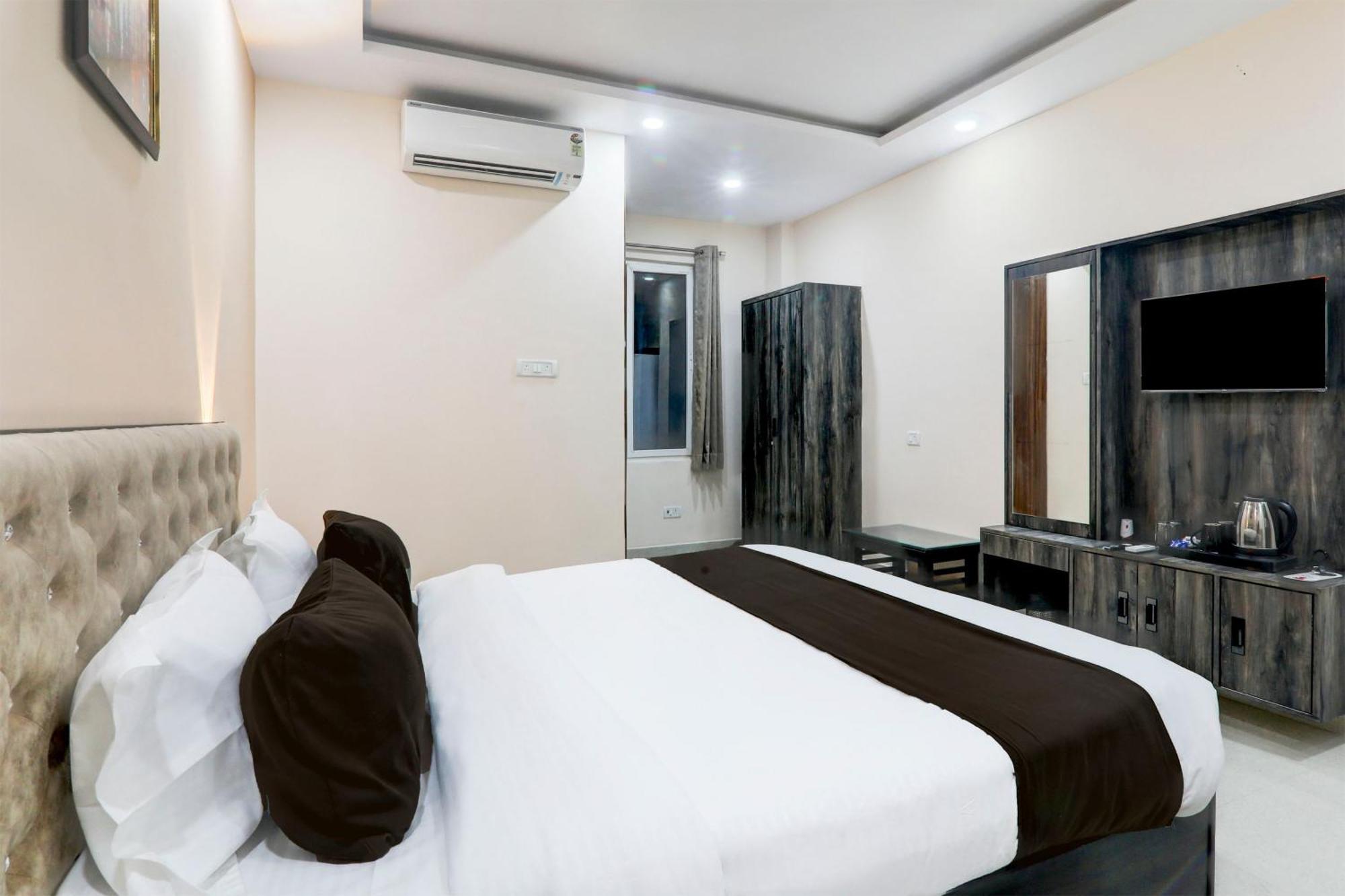 Super Townhouse Gls International Hotel Lucknow Ngoại thất bức ảnh