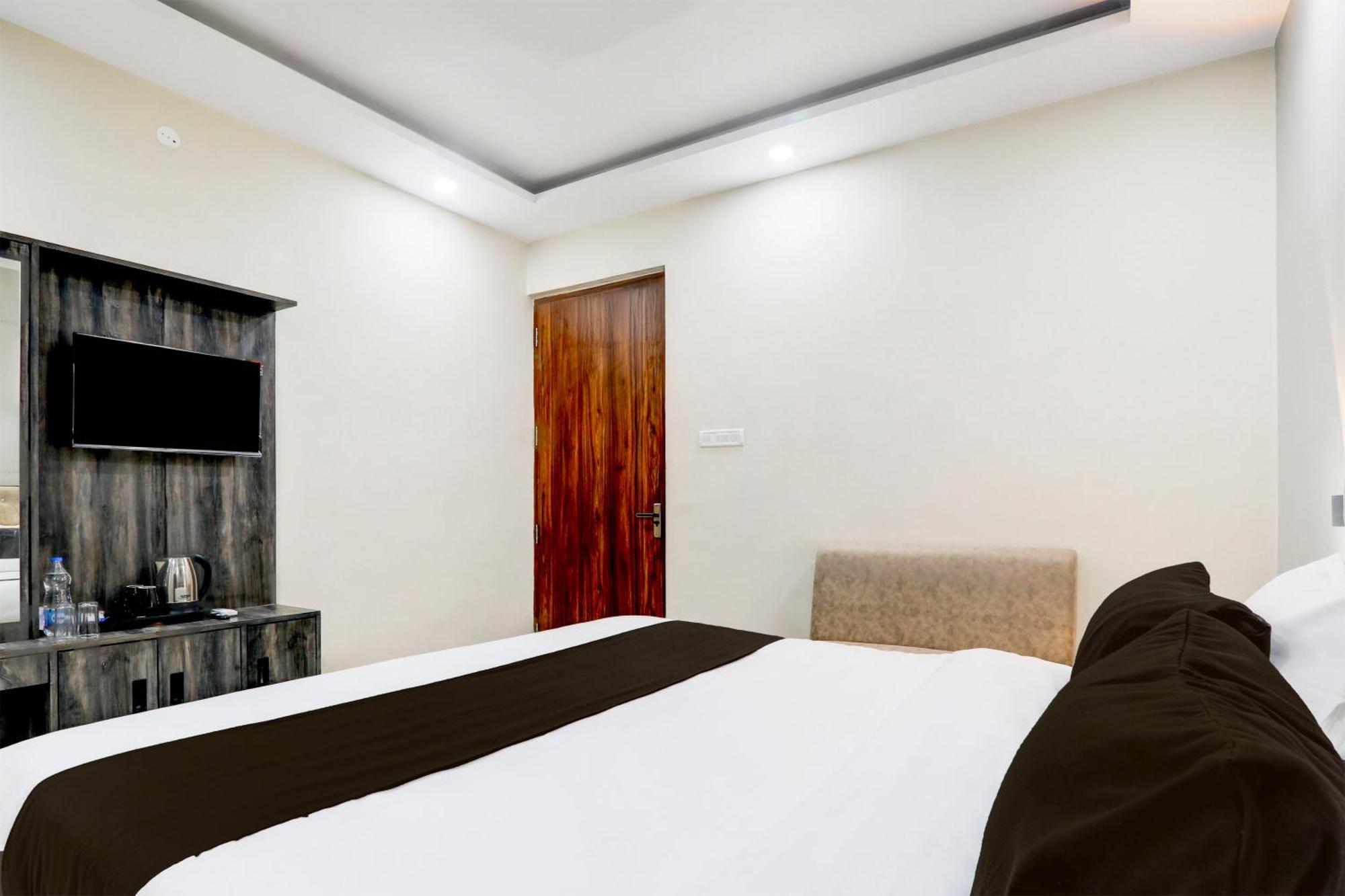 Super Townhouse Gls International Hotel Lucknow Ngoại thất bức ảnh