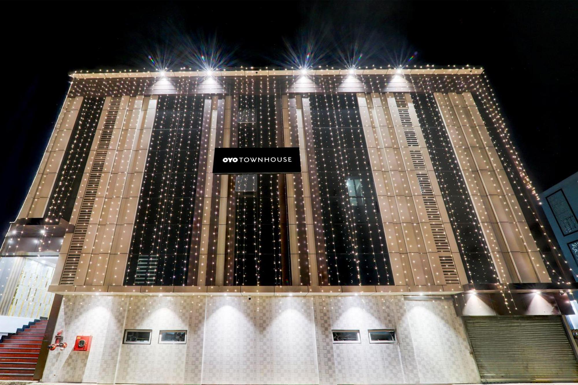 Super Townhouse Gls International Hotel Lucknow Ngoại thất bức ảnh