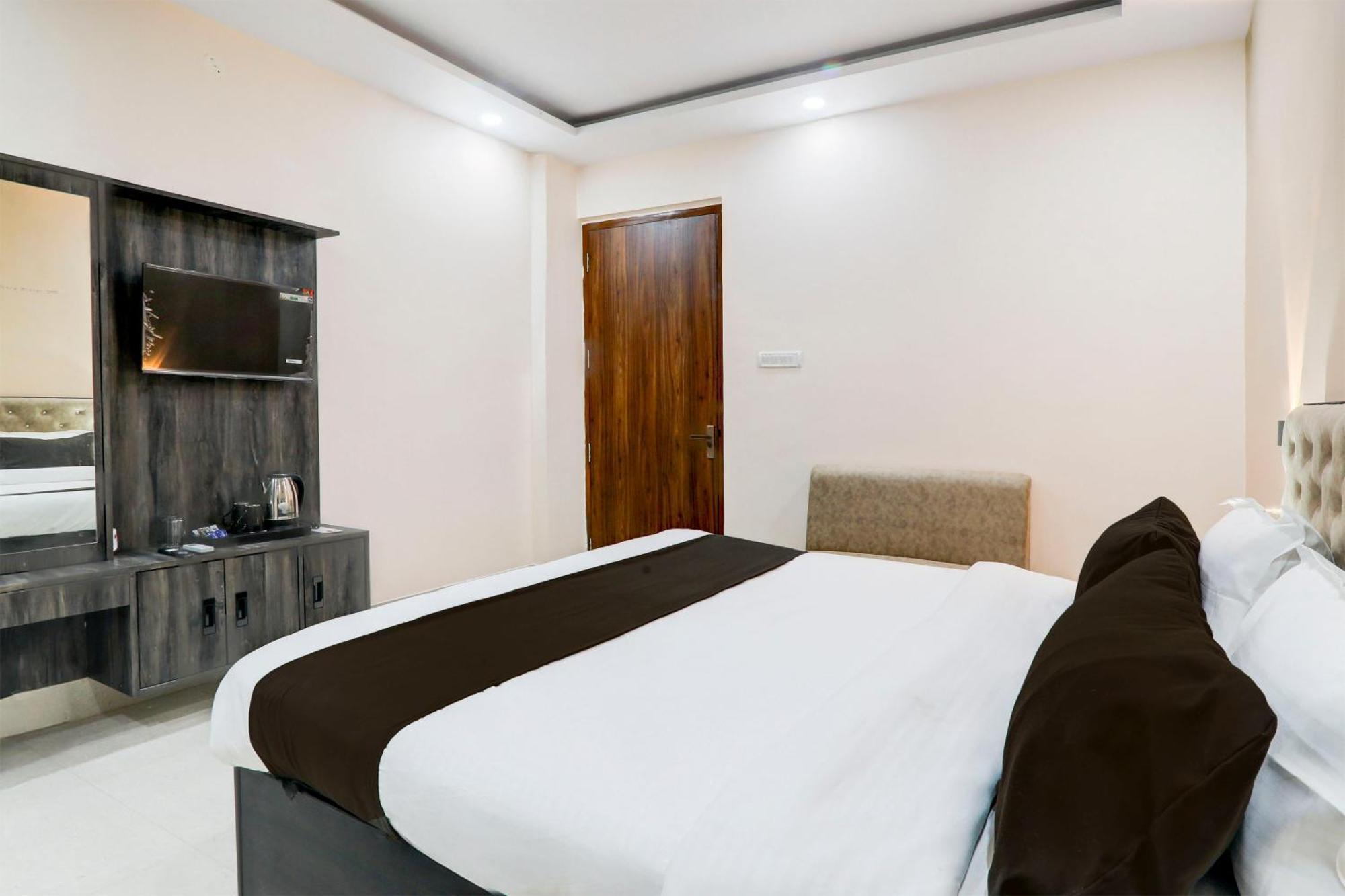 Super Townhouse Gls International Hotel Lucknow Ngoại thất bức ảnh
